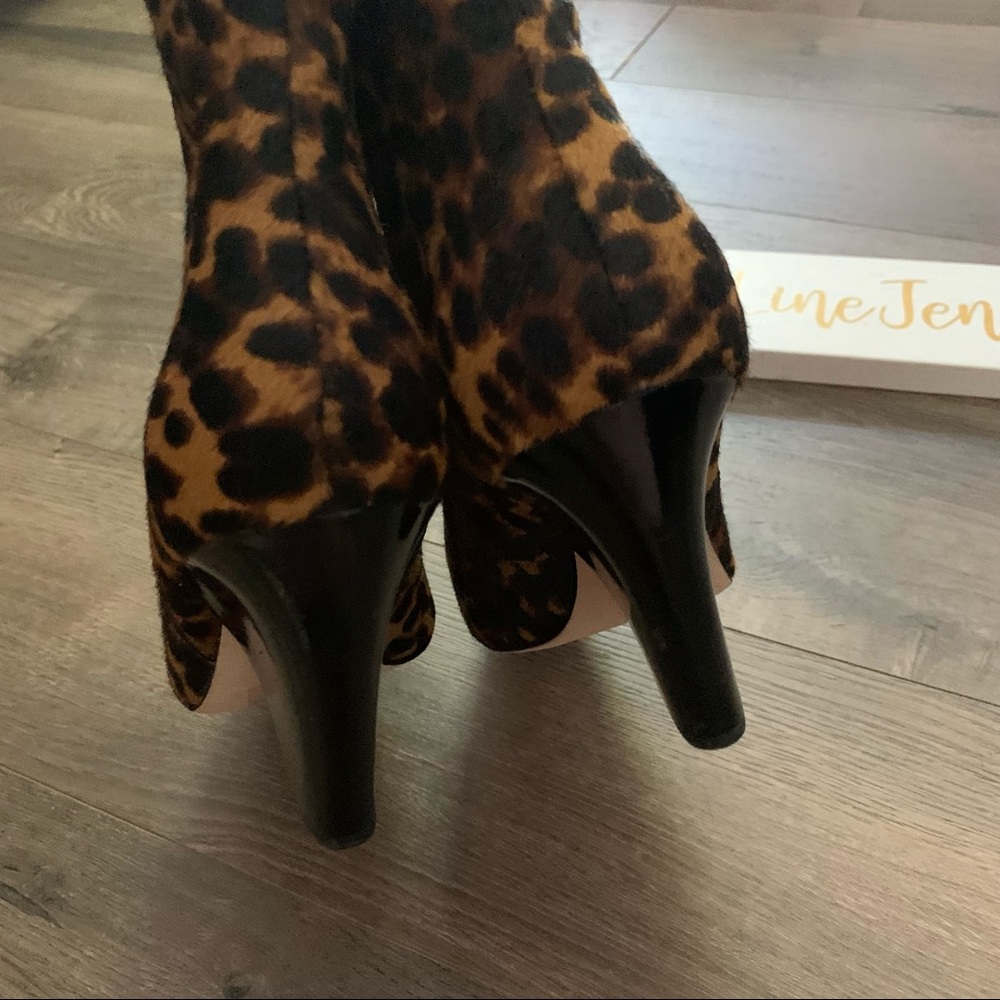 Tory Burch Lila Leopard Calf Hair Booties NWOT - Picture 4 of 7